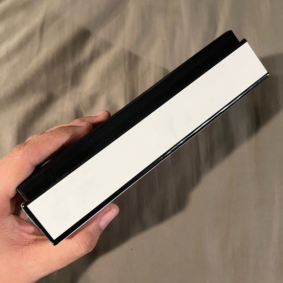 New empty Chanel box - Picture 3 of 5